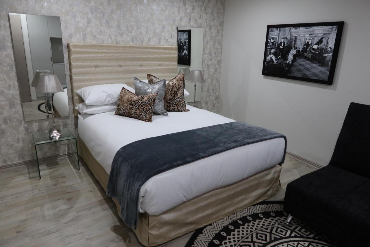 Apartment 55 On Main And *